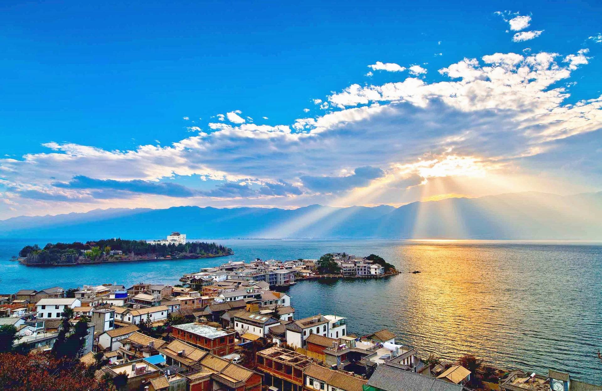 大理自駕兩日游，來一場一路向西的治愈旅行。你確定不來洱海吹吹秋天的風(fēng)嗎？