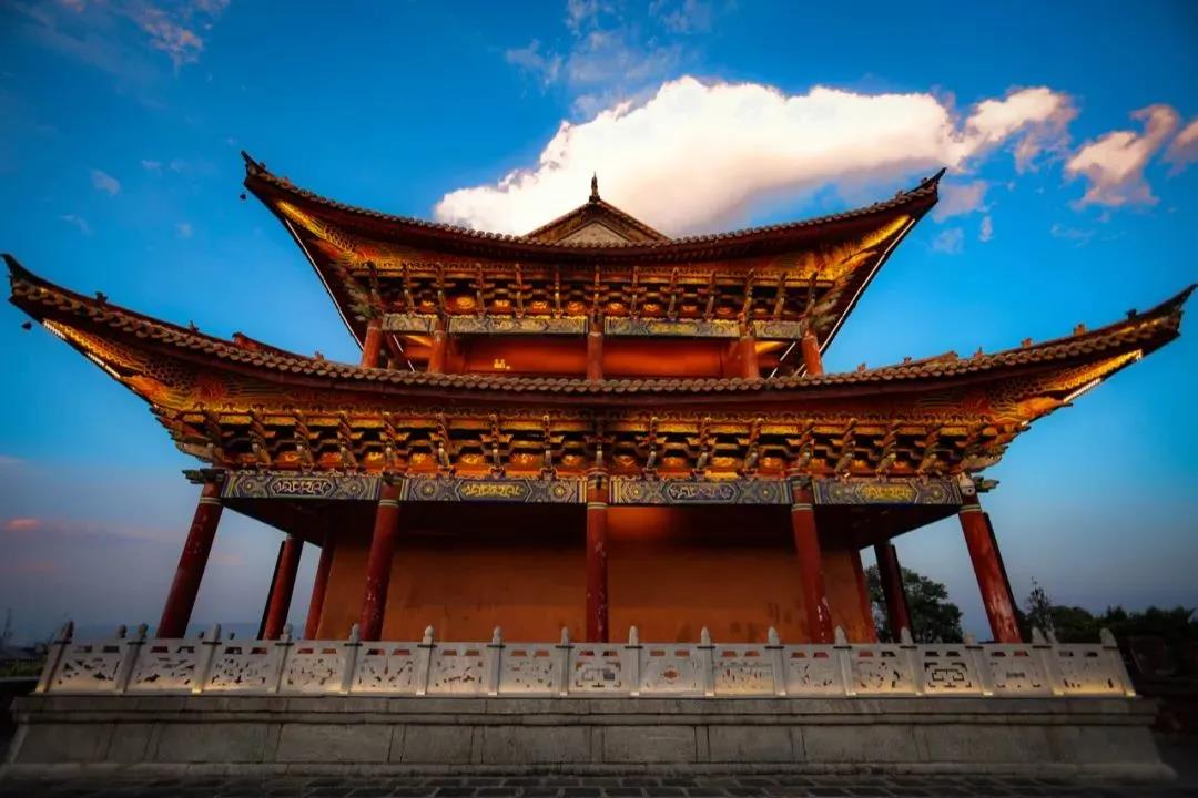 在大理城墻上逛古風(fēng)集市是一種什么體驗(yàn)？