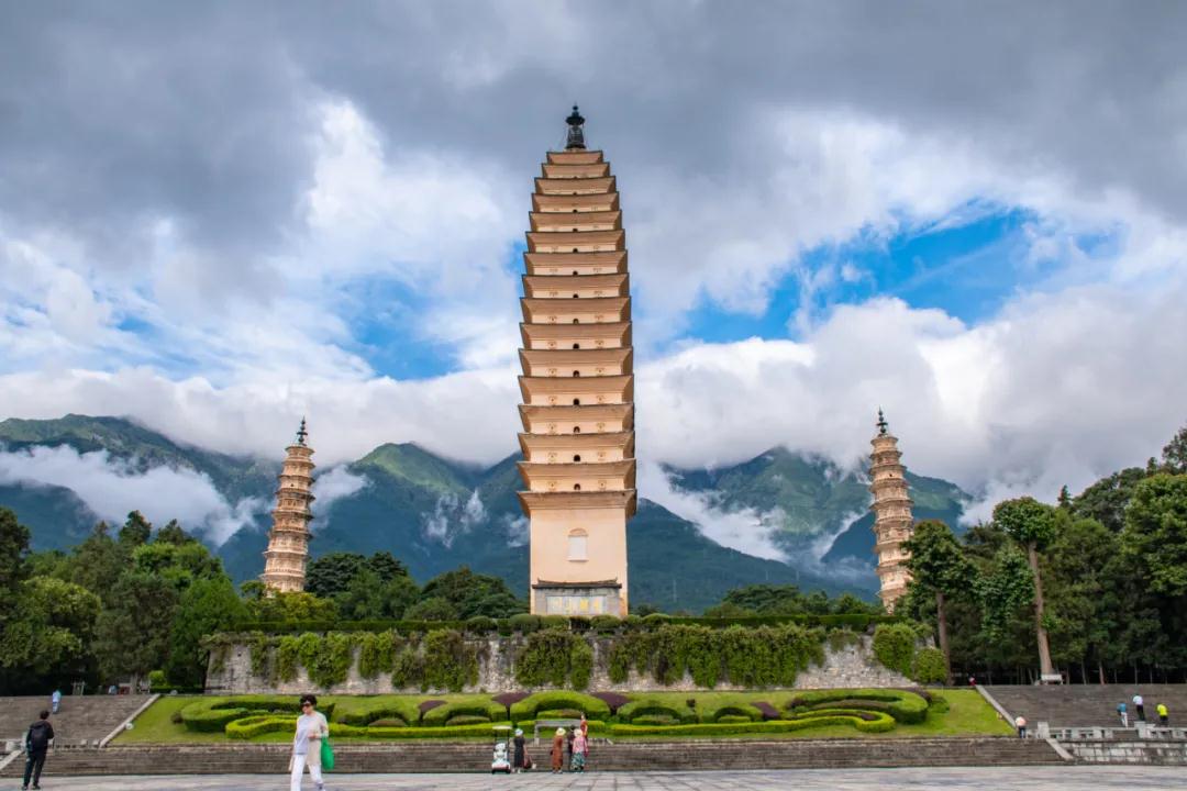 大理三座千年古塔，一座重建的崇圣寺，它的建筑文化有何出彩的地方？  大理旅游攻略
