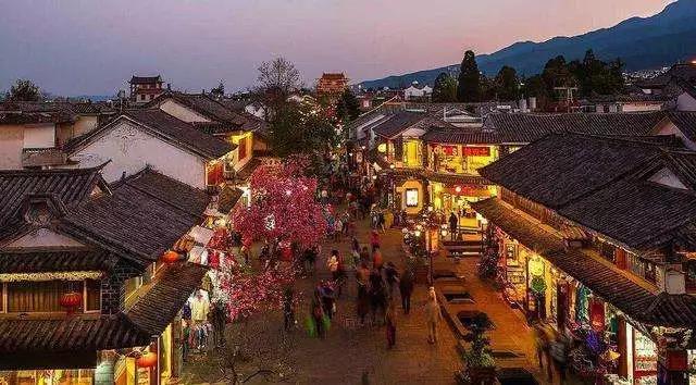 金庸說(shuō)前世是大理人，來(lái)看看他筆下的那些云南美景美食和英雄    大理傳媒公司