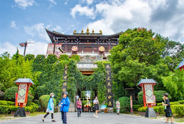 大理旅游特輯 | 閑逛天龍八部影視城，武俠世界能否勾起青春回憶？